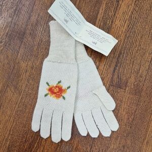Vintage Handmade Ivory Floral Knit Gloves with Embroidery Yugoslavia 100% Wool